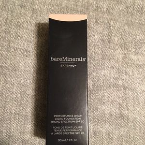 bareMinerals BarePro in Cashmere 06